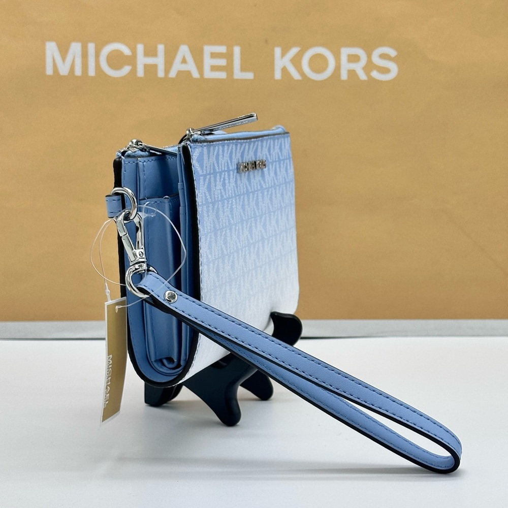 MICHAEL KORS
Jet Set Large Ombré Logo Wristlet Lt Sky - Picture 3 of 16